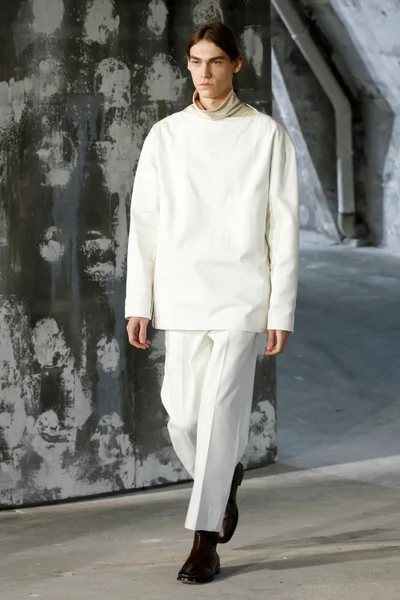 Look 3